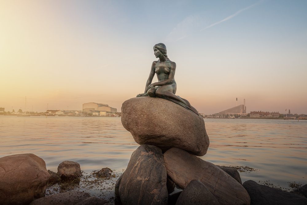 Copenhagen,,Denmark,-,Jun,28,,2019:,Little,Mermaid,Statue,At